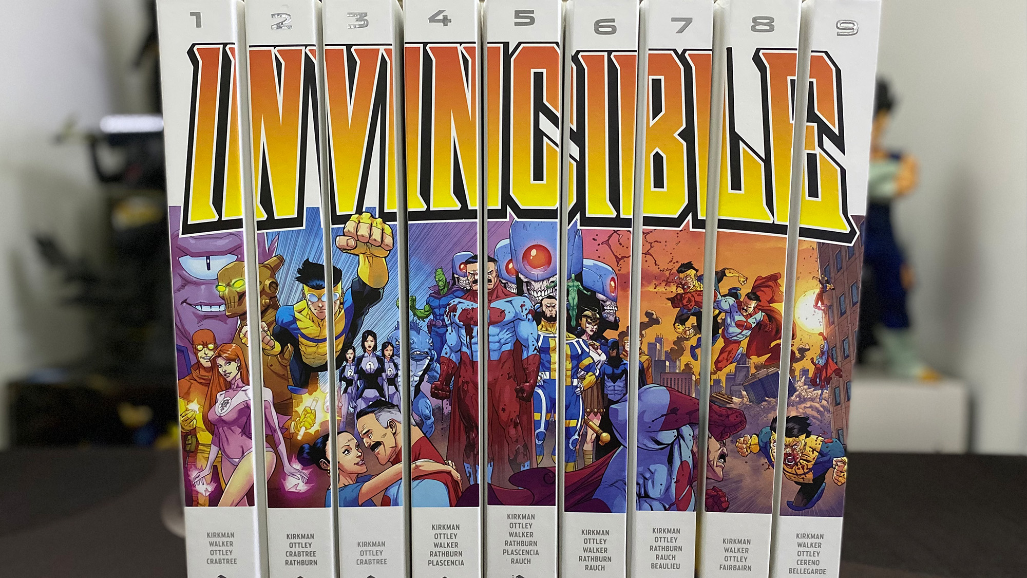 Invincible – Robert Kirkman, Cory Walker e Ryan Ottley